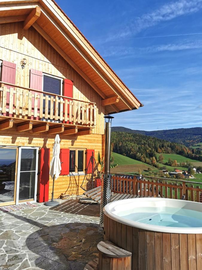 Bergchalet Am Waldrand - Pool, Sauna & Kamin Pöllauberg エクステリア 写真
